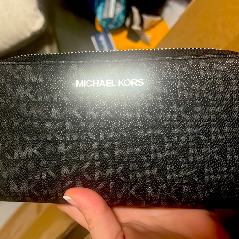 Michael Kors nwt wallet